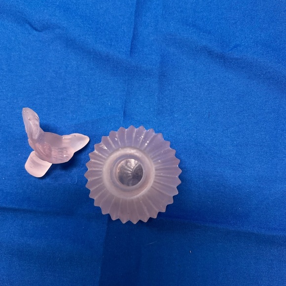 Vintage pink frosted Glass Perfume Bottle Bird Stopper Vanity - Picture 6 of 8